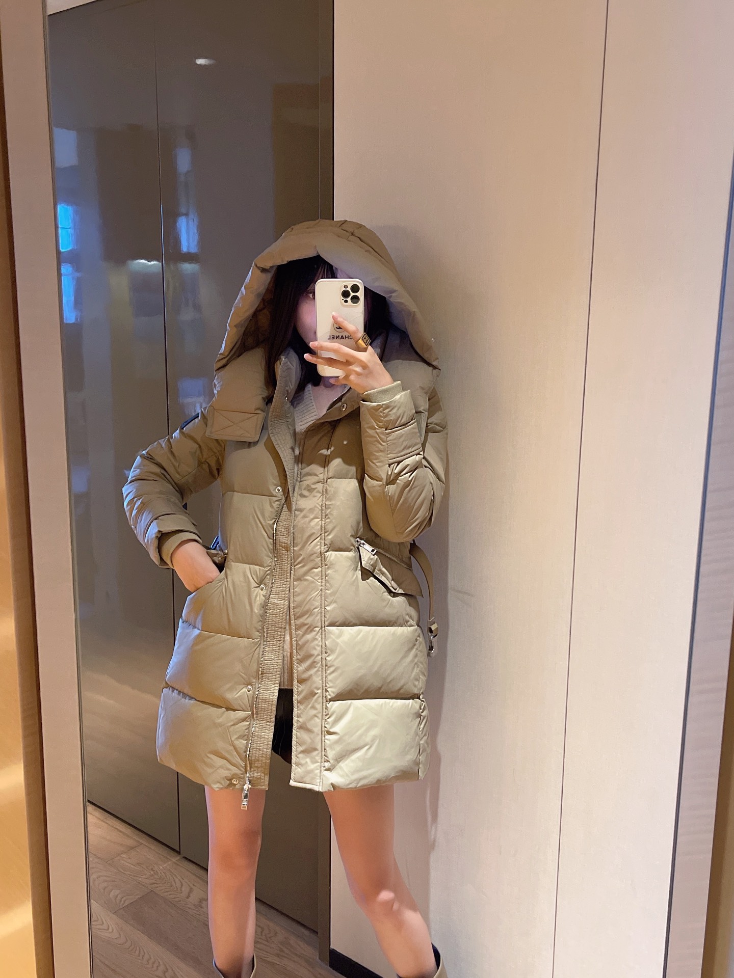 Guangzhou high-version Burberry black label long down coat, 90% white goose feather, grid lining, slim fit with belt. Black, apricot. Sizes S,M,L,XL.-Big cat