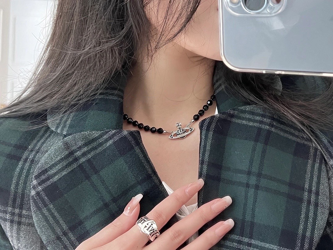 Vivienne Westwood 新品上架西太后黑玛瑙单层浮雕土星项链