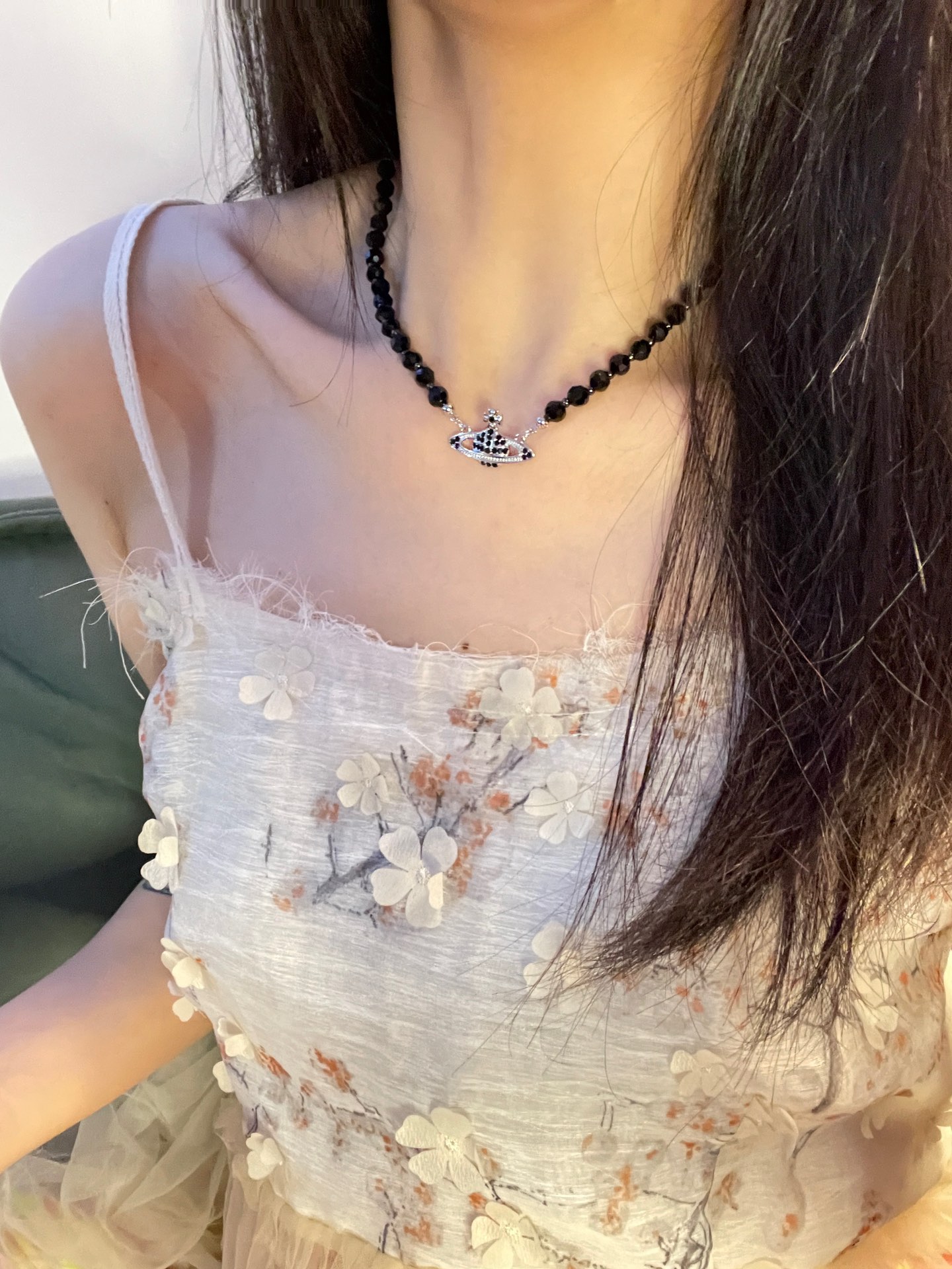 Vivienne Westwood 新品上架西太后黑玛瑙单层浮雕土星项链