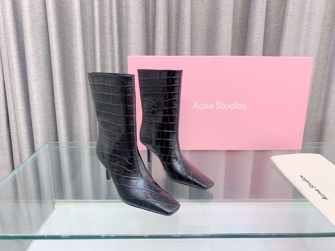 Stylish Boots by Acne Studios with Water-Scavenger Fabrication and Sheep Lining - 图片 2