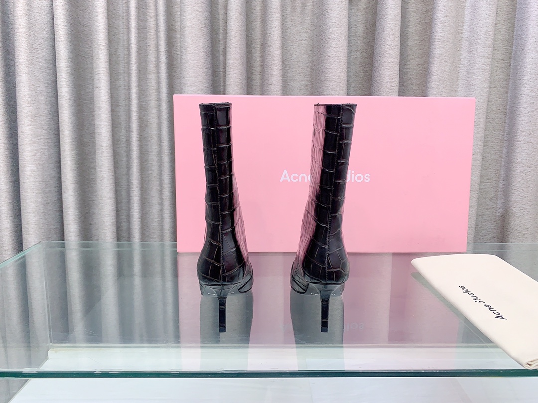 Stylish Boots by Acne Studios with Water-Scavenger Fabrication and Sheep Lining - 图片 4