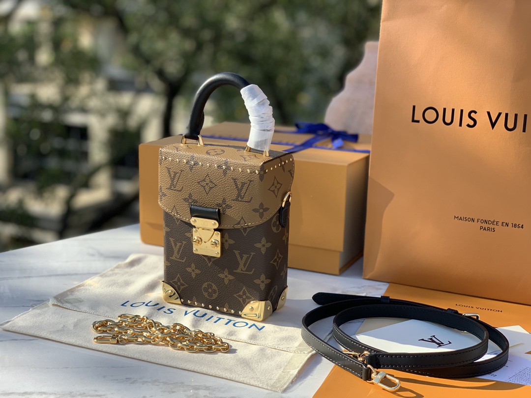 🌼 m82465尺寸12.5×17.6×6cm2023年秋冬系列，Lv Camera box相机包，M8