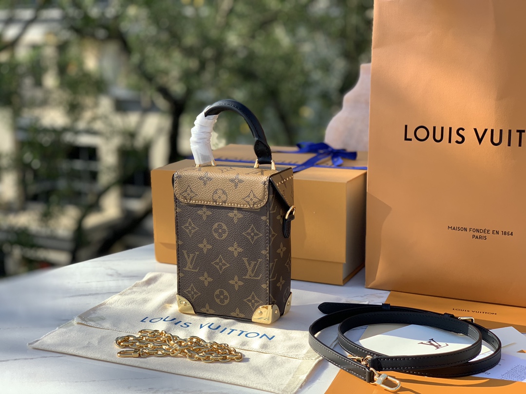 🌼 m82465尺寸12.5×17.6×6cm2023年秋冬系列，Lv Camera box相机包，M8