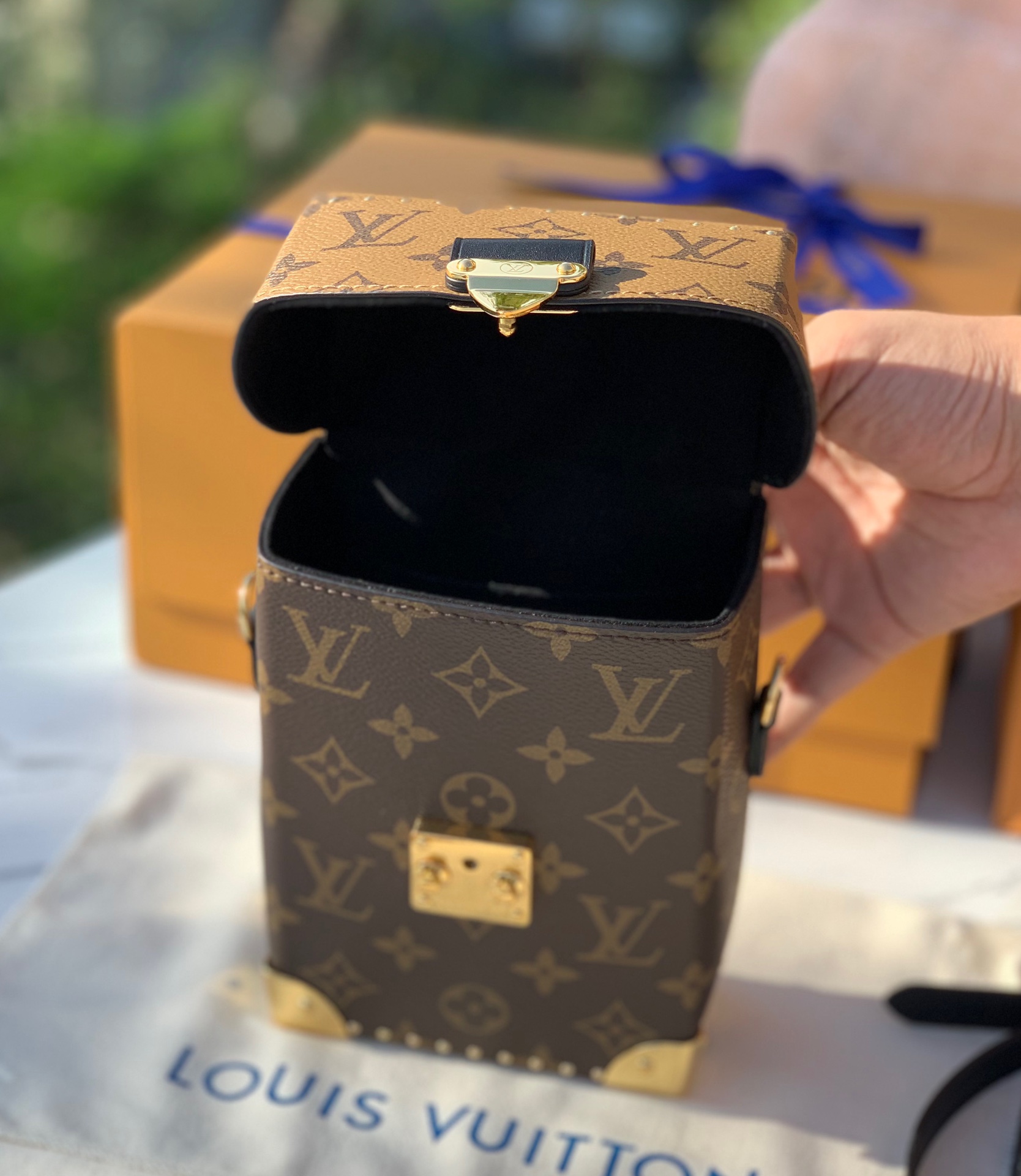 🌼 m82465尺寸12.5×17.6×6cm2023年秋冬系列，Lv Camera box相机包，M8