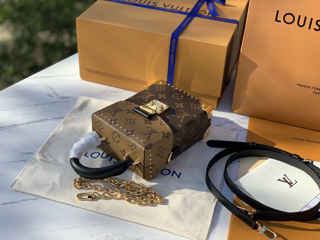 🌼 m82465尺寸12.5×17.6×6cm2023年秋冬系列，Lv Camera box相机包，M8