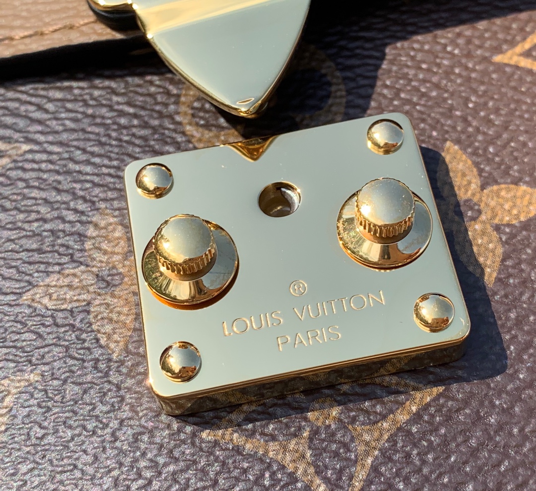 🌼 m82465尺寸12.5×17.6×6cm2023年秋冬系列，Lv Camera box相机包，M8