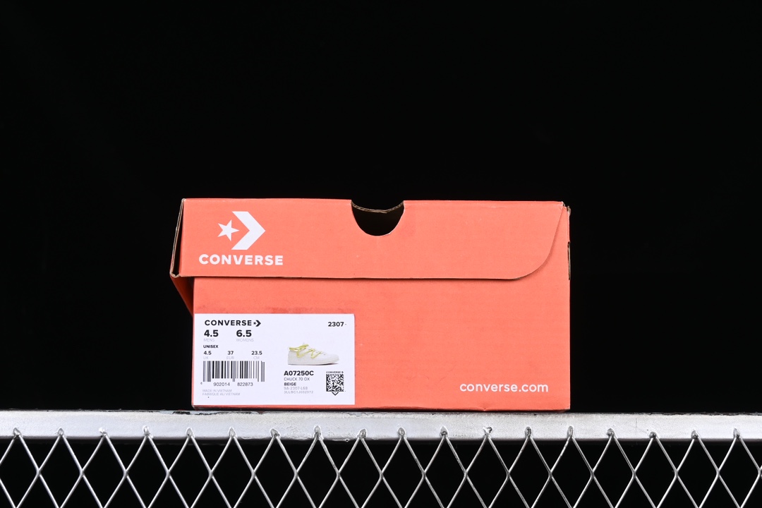 💰160纯原
Converse Chuck 1970s 匡威官方 设计感绑带休闲帆布鞋 A07250C
#经典 Converse造型 出彩加倍 鞋款兼具时尚外观 充满设计感的鞋带为你的造型增添潮流感 赠送两副鞋带
尺码:35 36 36.5 37 37.5 38 39 39.5 40 41 41.5 42 42.5 43 44 M.C3