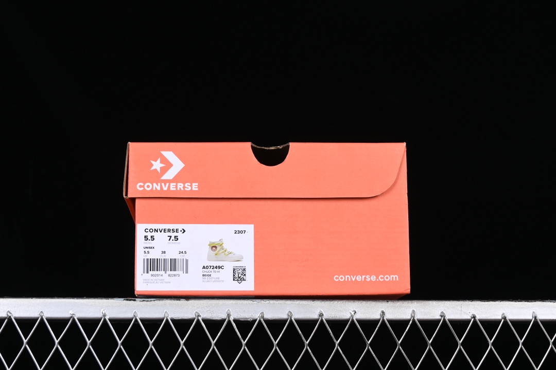 💰160纯原
Converse Chuck 1970s 匡威官方 设计感绑带休闲帆布鞋 A07249C
#经典 Converse造型 出彩加倍 鞋款兼具时尚外观 充满设计感的鞋带为你的造型增添潮流感 赠送两副鞋带
尺码:35 36 36.5 37 37.5 38 39 39.5 40 41 41.5 42 42.5 43 44 M.C3