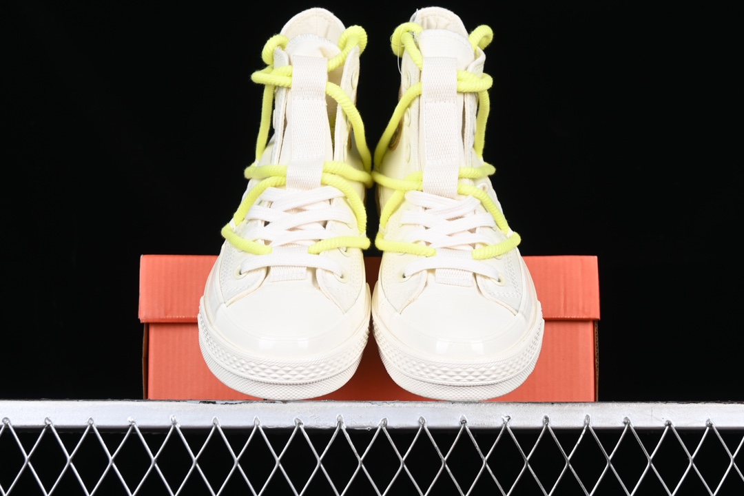 💰160纯原
Converse Chuck 1970s 匡威官方 设计感绑带休闲帆布鞋 A07249C
#经典 Converse造型 出彩加倍 鞋款兼具时尚外观 充满设计感的鞋带为你的造型增添潮流感 赠送两副鞋带
尺码:35 36 36.5 37 37.5 38 39 39.5 40 41 41.5 42 42.5 43 44 M.C3