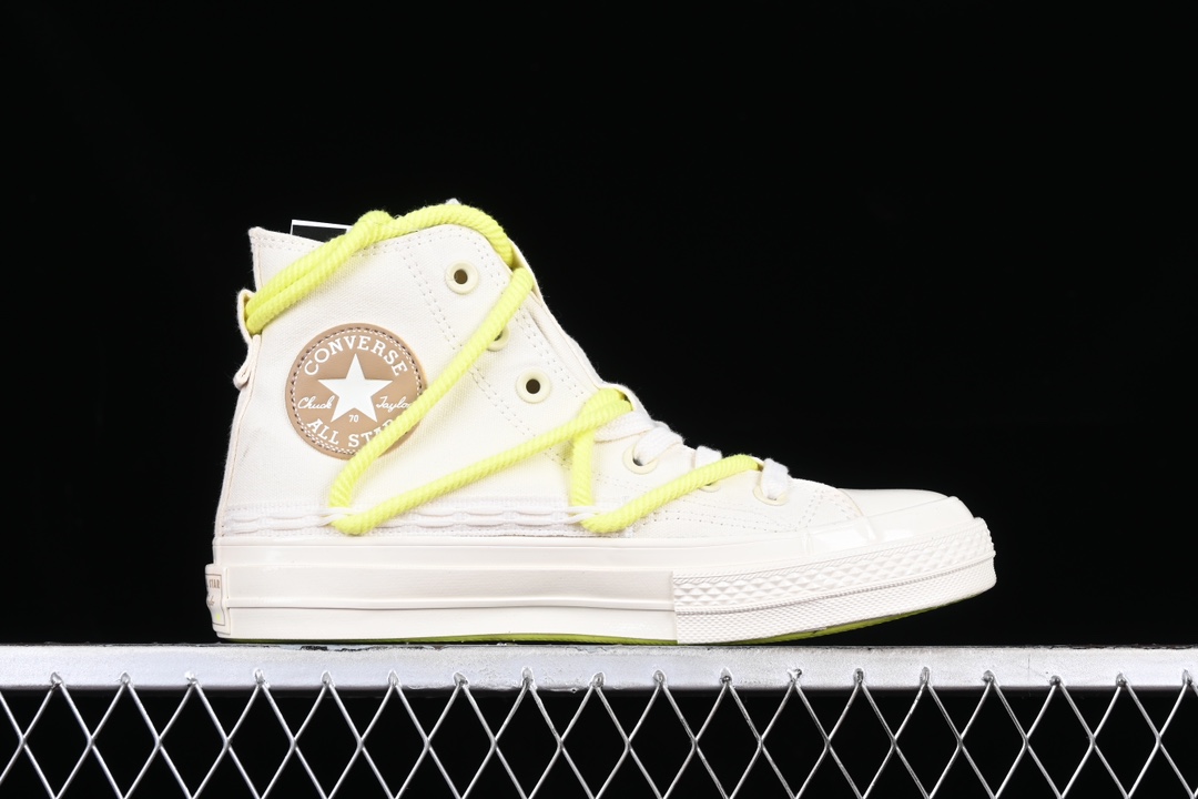 💰160纯原
Converse Chuck 1970s 匡威官方 设计感绑带休闲帆布鞋 A07249C
#经典 Converse造型 出彩加倍 鞋款兼具时尚外观 充满设计感的鞋带为你的造型增添潮流感 赠送两副鞋带
尺码:35 36 36.5 37 37.5 38 39 39.5 40 41 41.5 42 42.5 43 44 M.C3