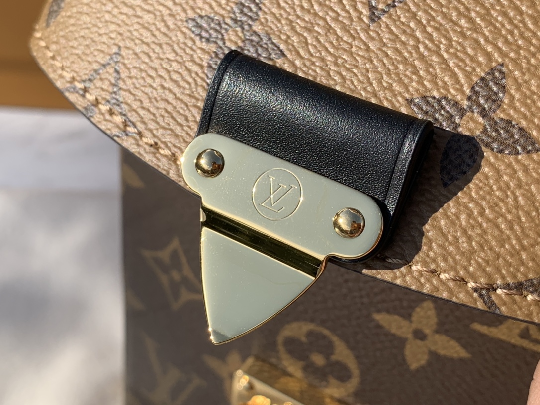 🌼 m82465尺寸12.5×17.6×6cm2023年秋冬系列，Lv Camera box相机包，M8