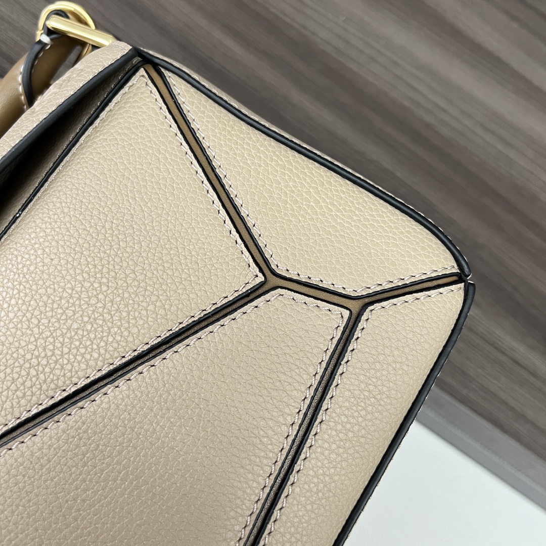 L⊚℮w℮🌟 🔥小号粒面牛皮革Puzzle 手袋🌟LOEW推出的首次亮相手提包*长方体形状和精确的切割技