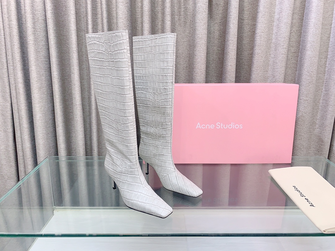 Stylish Boots by Acne Studios: High and Short Options in Oxen-Skin, Warm and Fashionable. - 图片 1