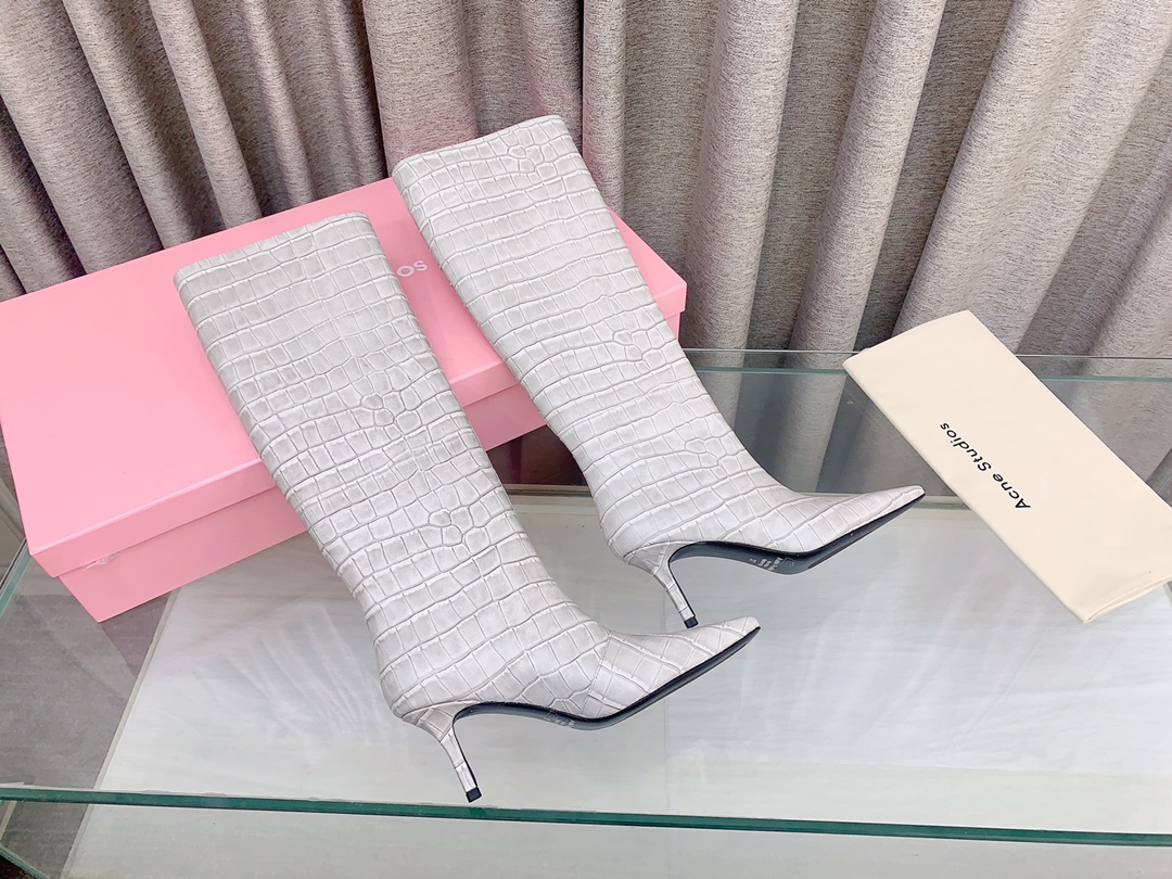 Stylish Boots by Acne Studios: High and Short Options in Oxen-Skin, Warm and Fashionable. - 图片 5