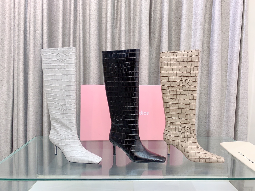 Stylish Boots by Acne Studios: High and Short Options in Oxen-Skin, Warm and Fashionable. - 图片 9