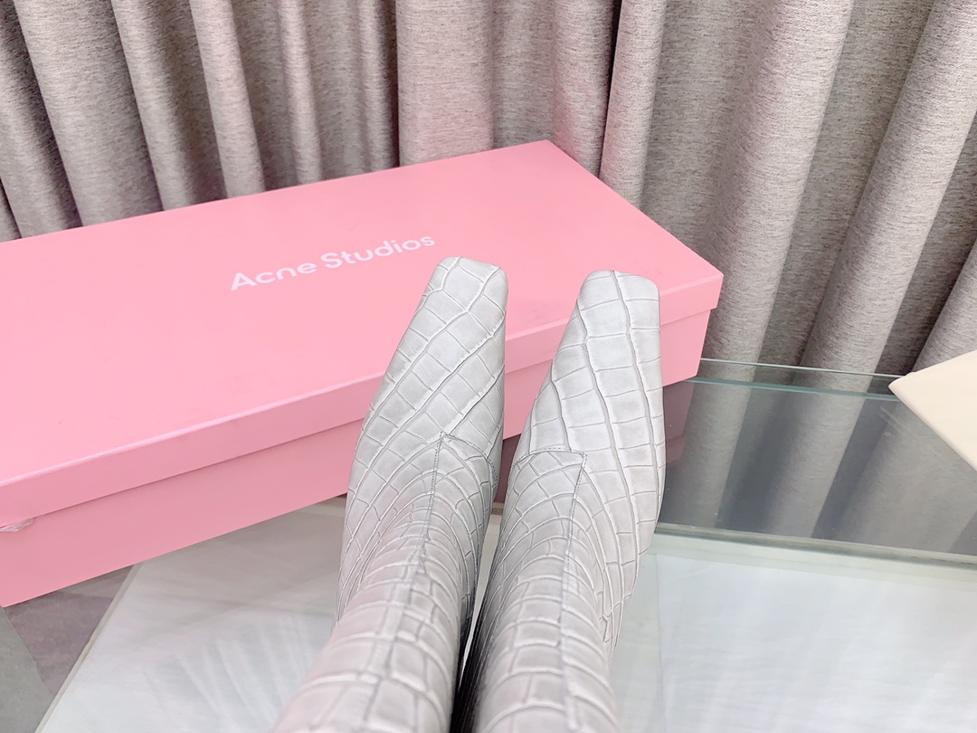 Stylish Boots by Acne Studios: High and Short Options in Oxen-Skin, Warm and Fashionable. - 图片 6