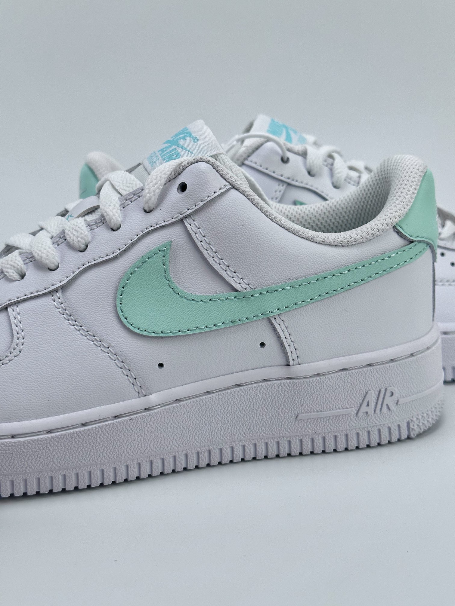 Nike Air Force 1 Low 07 White Grass Green Hook DX5883-101