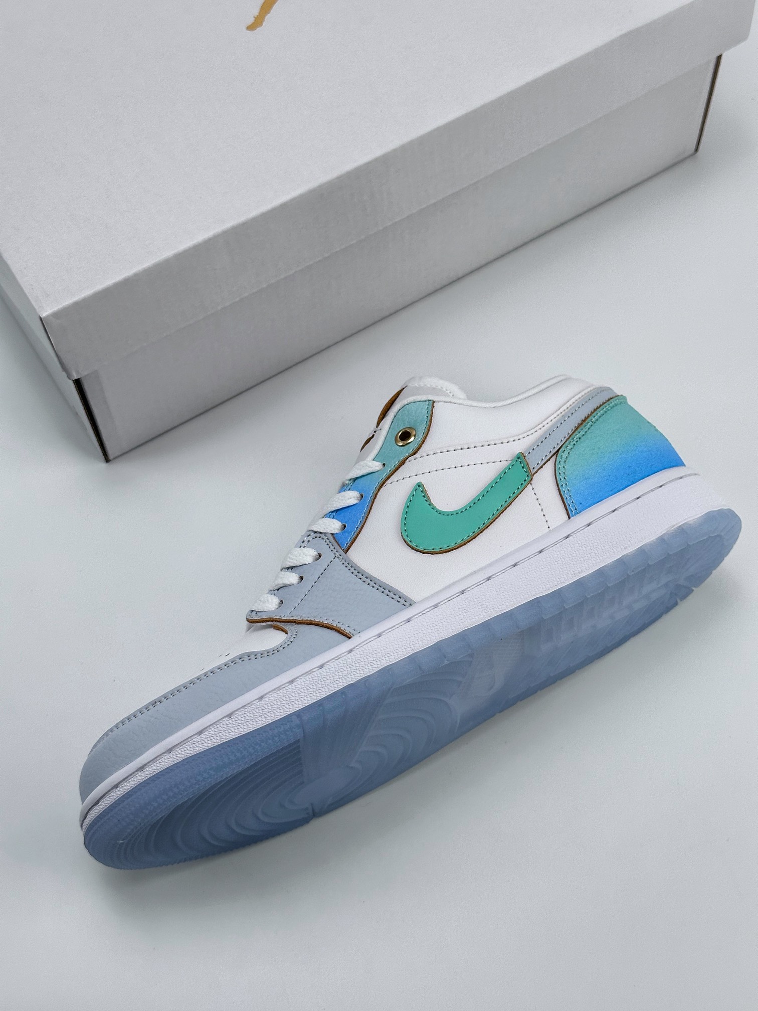 Air Jordan 1 Low SE ”Emerald Rise” White, Blue and Green DC0774-061