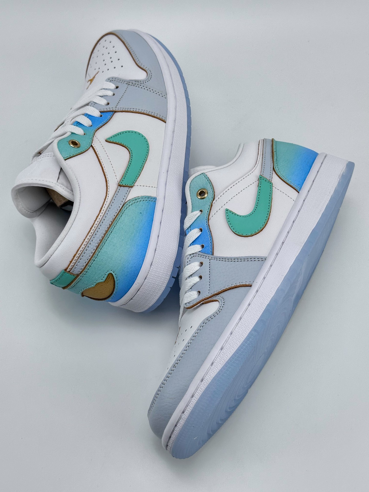 Air Jordan 1 Low SE ”Emerald Rise” White, Blue and Green DC0774-061