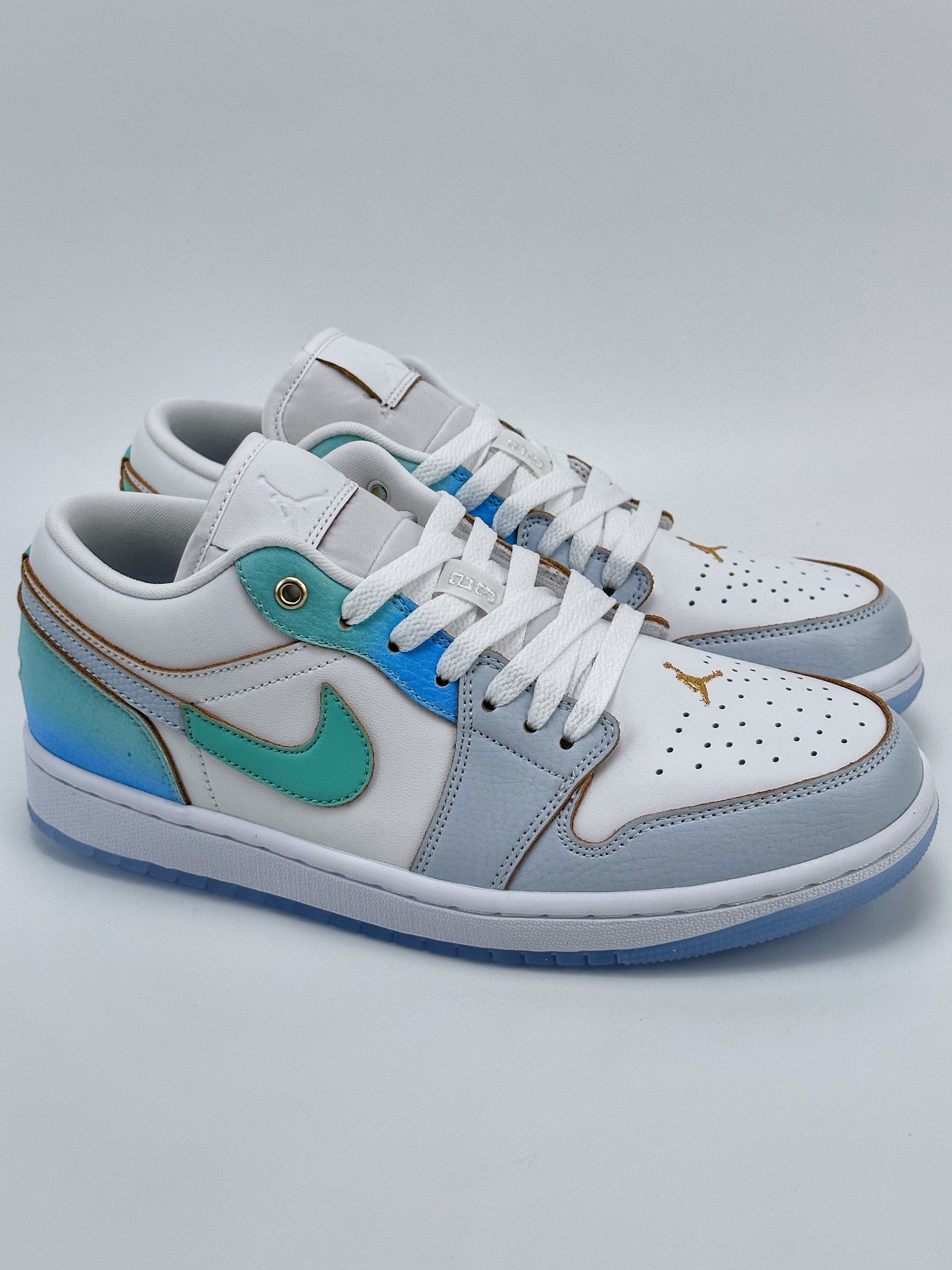 Air Jordan 1 Low SE ”Emerald Rise” White, Blue and Green DC0774-061