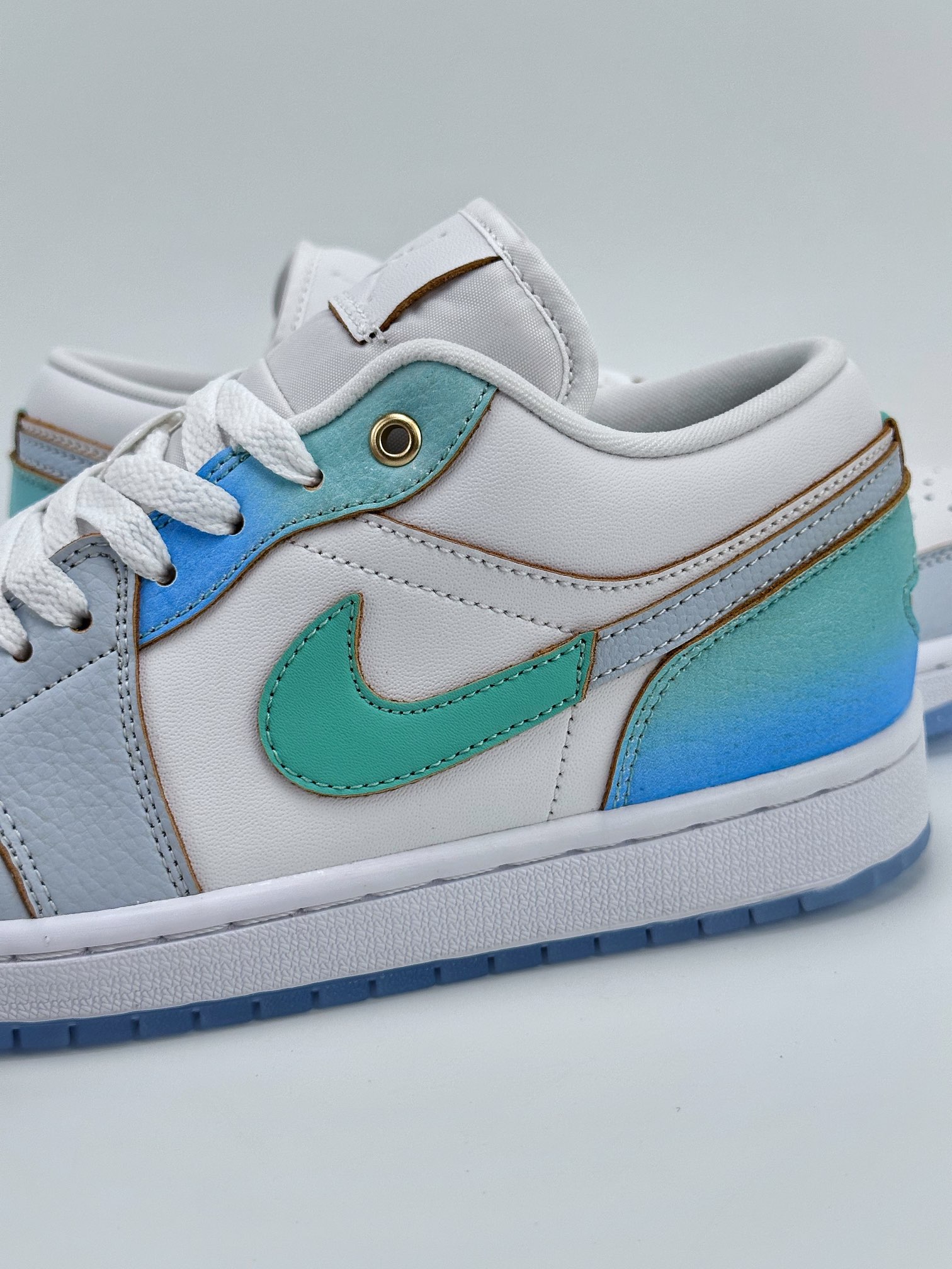 Air Jordan 1 Low SE ”Emerald Rise” White, Blue and Green DC0774-061