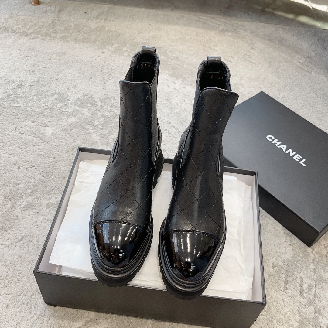 CHANEL 秋冬モデル レディースブーツ スリッポン ストレートブーツ 乗馬ブーツ イタリア製本革アウトソール