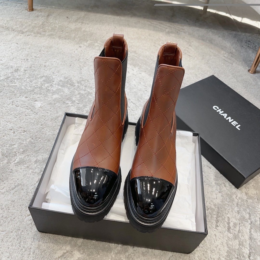 CHANEL 秋冬モデル レディースブーツ スリッポン ストレートブーツ 乗馬ブーツ イタリア製本革アウトソール