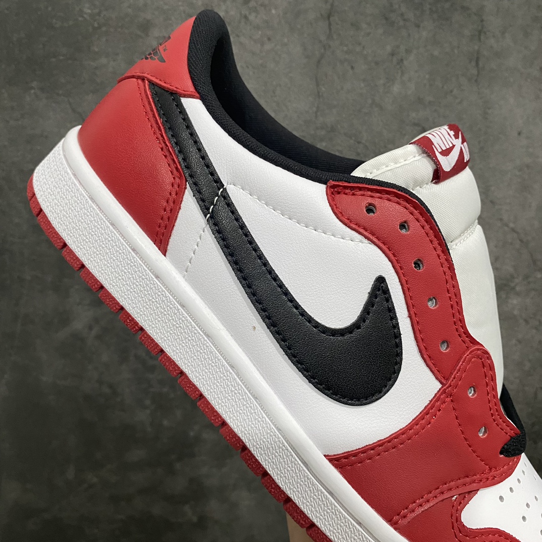 图片[7]-【T版纯原性价比】Air Jordan 1 AJ1 Low OG 白红芝加哥705329-600nn全新工厂出品 莞产老师傅技术加持全套原纸板楦头开发 原汁原味 完美一代版型一比一鞋头弧度高度鞋身弧度数据细节工艺流程均保持原鞋一致 后跟弧度收口自然对折极致一眼正品既视感头层原材皮料 进口玻璃冲刀皮料裁剪零毛边细节一致原鞋 全鞋电脑针车工艺鞋面清洁度最高QC检验标准 控制溢胶 飞翼3D高频深度立体 鞋盒、防尘纸 均采购来自原厂SIZE：36-46男女码齐-莆田鞋批发中心