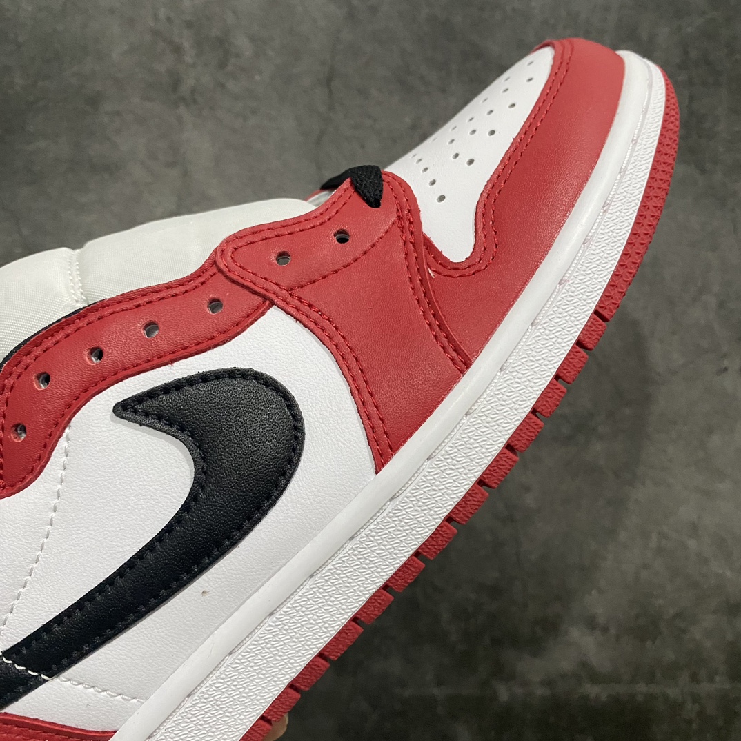 图片[6]-【T版纯原性价比】Air Jordan 1 AJ1 Low OG 白红芝加哥705329-600nn全新工厂出品 莞产老师傅技术加持全套原纸板楦头开发 原汁原味 完美一代版型一比一鞋头弧度高度鞋身弧度数据细节工艺流程均保持原鞋一致 后跟弧度收口自然对折极致一眼正品既视感头层原材皮料 进口玻璃冲刀皮料裁剪零毛边细节一致原鞋 全鞋电脑针车工艺鞋面清洁度最高QC检验标准 控制溢胶 飞翼3D高频深度立体 鞋盒、防尘纸 均采购来自原厂SIZE：36-46男女码齐-莆田鞋批发中心