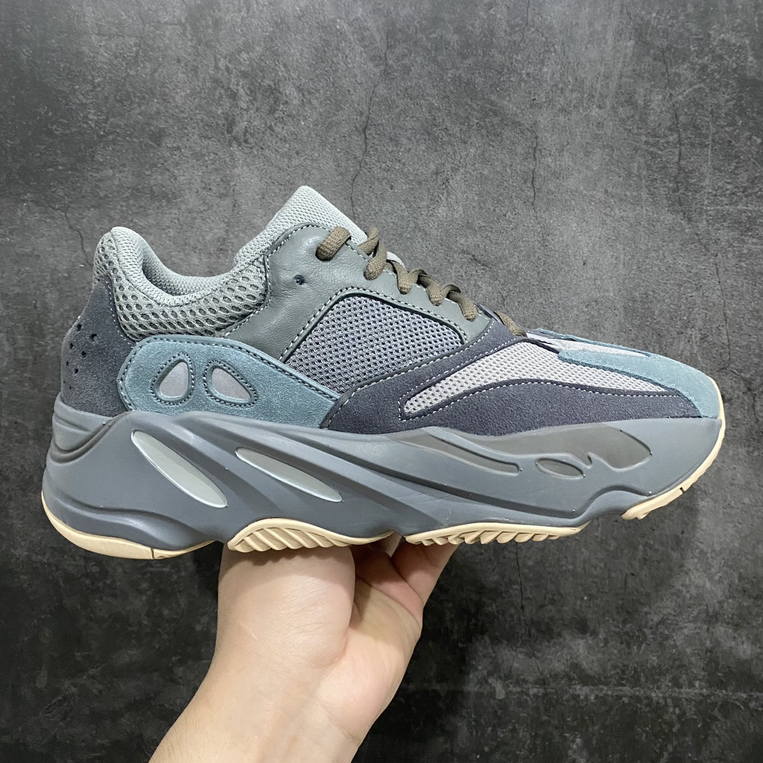 纯原版Yeezy700TealBlue青蓝FW2499市场最坚挺的版本此版本也不会随着市场的动荡而调清货