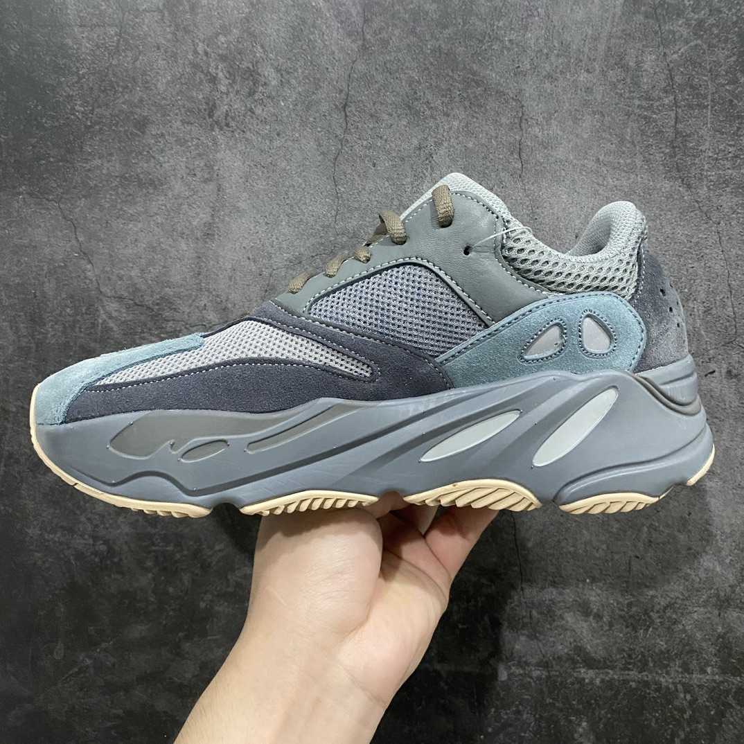 纯原版Yeezy700TealBlue青蓝FW2499市场最坚挺的版本此版本也不会随着市场的动荡而调清货