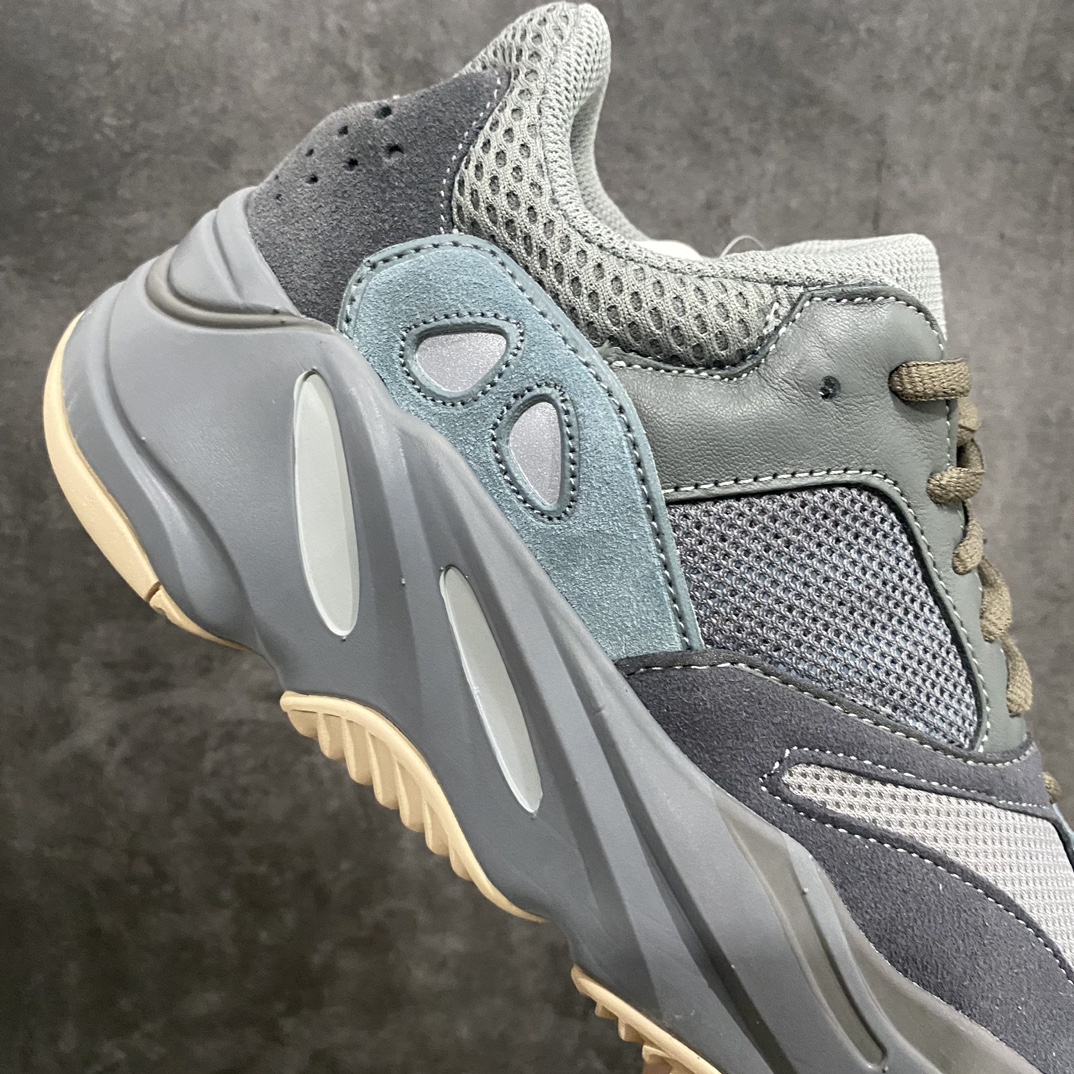 纯原版Yeezy700TealBlue青蓝FW2499市场最坚挺的版本此版本也不会随着市场的动荡而调清货