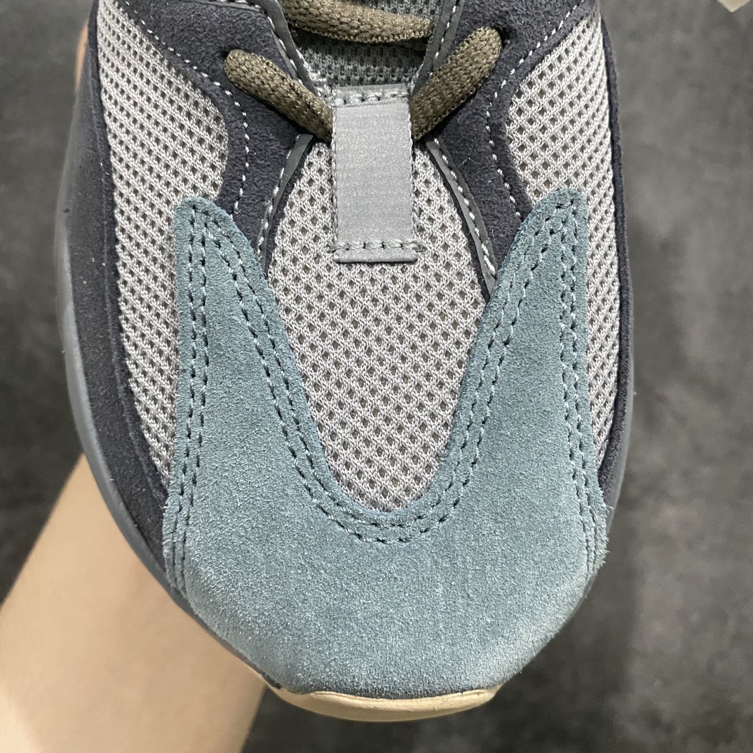 纯原版Yeezy700TealBlue青蓝FW2499市场最坚挺的版本此版本也不会随着市场的动荡而调清货