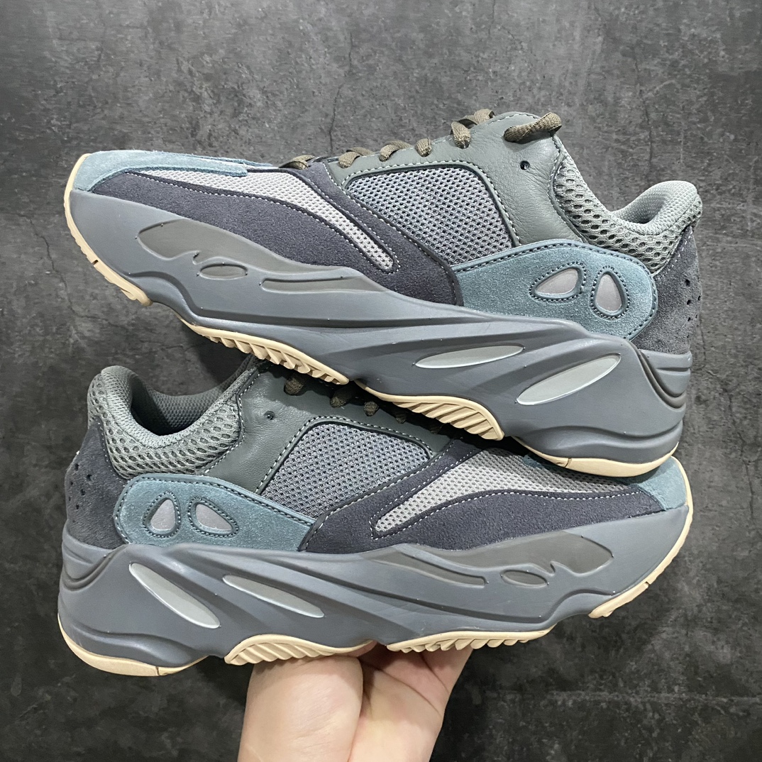 纯原版Yeezy700TealBlue青蓝FW2499市场最坚挺的版本此版本也不会随着市场的动荡而调清货