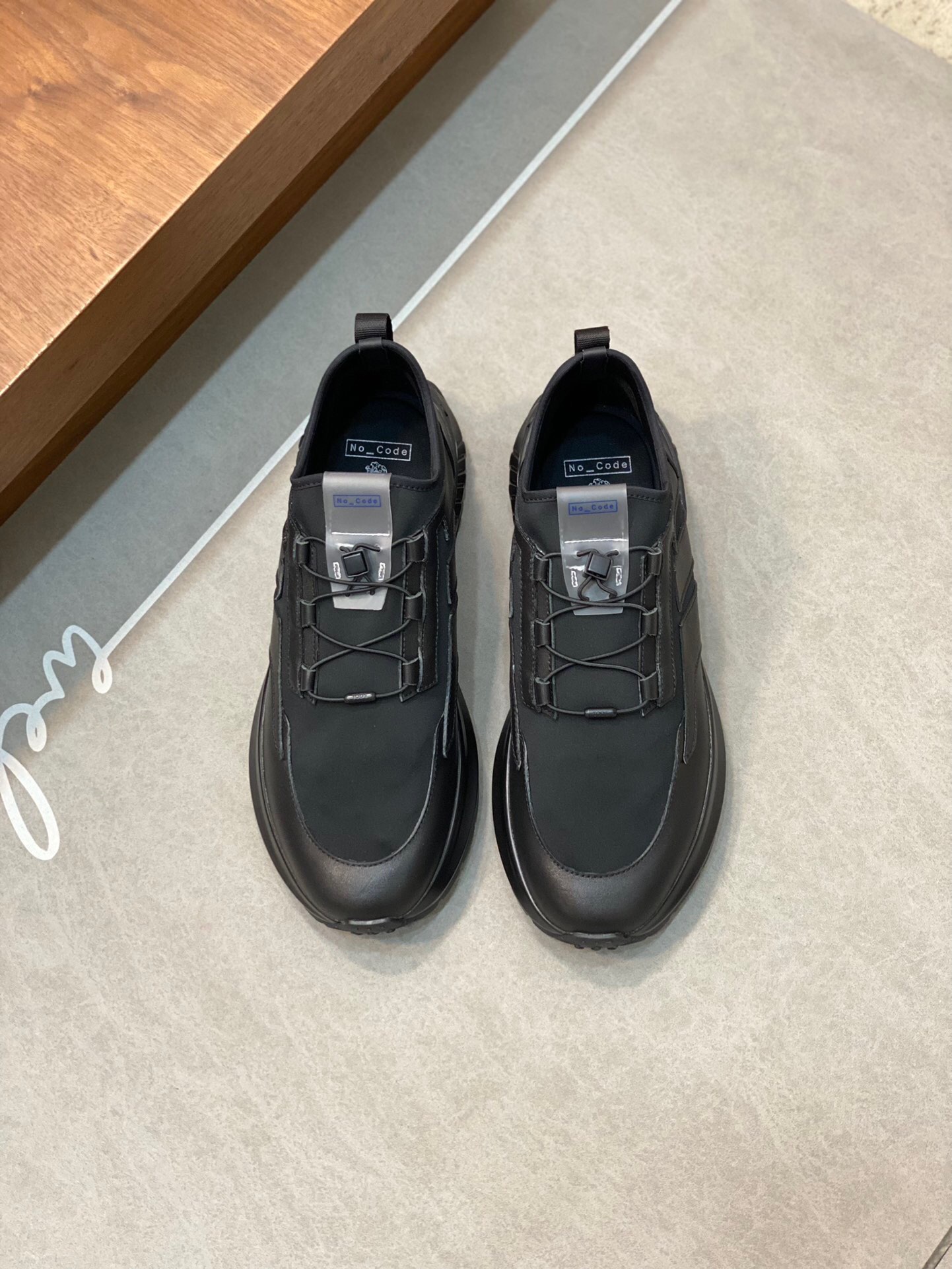 NO:216378,Brand TOD'S original color matching Size 39-44 Customized 38.45 Price Material Todds Men's New Casual Shoes Original single quality, men's flying-woven spliced ​​sneakers This TOD'S sneakers attract attention with a novel design, and rubber beans show the traditional elements of the brand. Made of suede leather with smooth leather, sewn fabric, soft touch, and TOD'S logo on the side. Upper cowhide fabric   breathable mesh   thick sole combination rubber outsole, TOD'S casual shoes, Tod's, sneakers, cowhide19860909品牌TOD'S 颜色原版配色 码数39-44定做38.45 价格 材质托德斯男士 新款 休闲鞋 原单品质、男士飞织拼接运动鞋 本款TOD'S 运动鞋以新颖设计吸引眼球,橡胶豆豆尽显品牌传统元素.绒面皮革拼光滑皮革制成,拼缝织物,触感柔软,侧边饰以TOD'S 标识. 鞋面牛皮配布 透气网里 厚底组合橡胶大底,TOD'S 休闲鞋,Tod's,sneakers,cowhide,Men's shoes