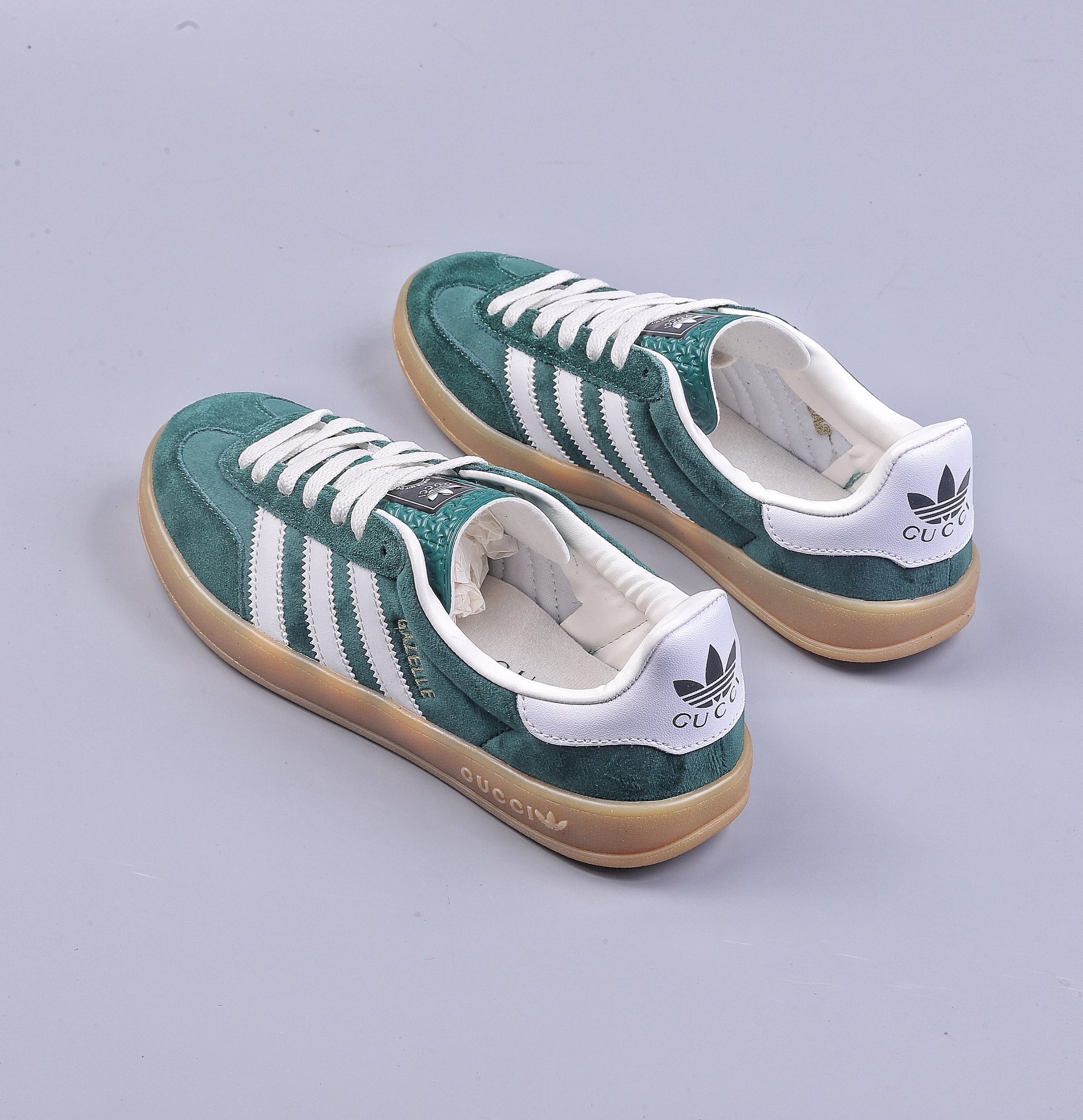 Adidas originals x Gucci Gazelle co-branded classic casual sneakers Italy 2022 Fashion Week catwalk model 715222 FAAR3 9715