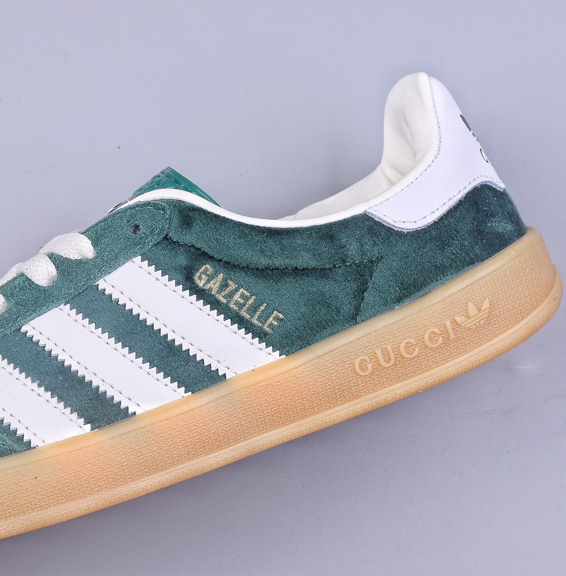 Adidas originals x Gucci Gazelle co-branded classic casual sneakers Italy 2022 Fashion Week catwalk model 715222 FAAR3 9715