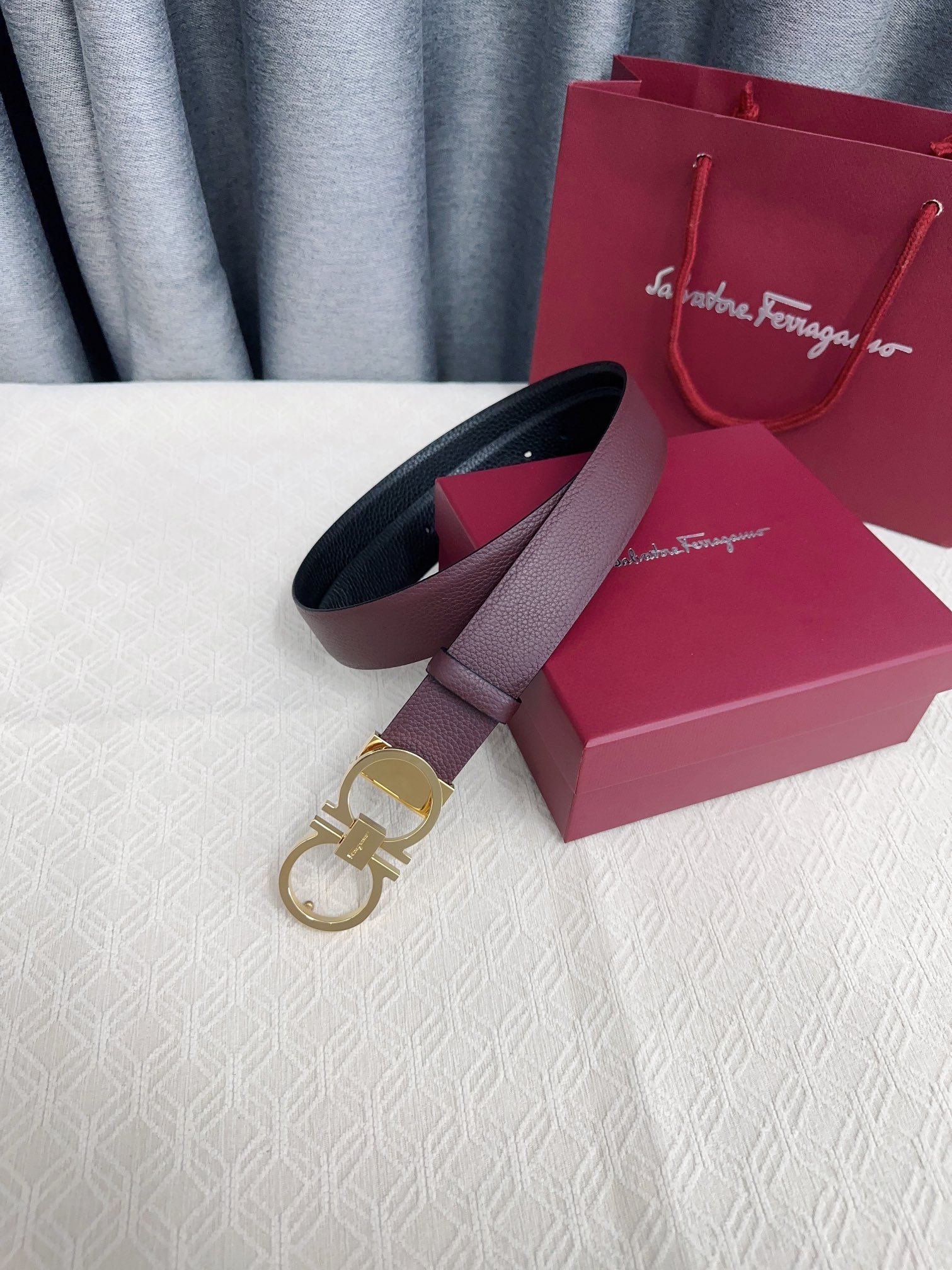 Stylish Feragamo Oxen Skin Belt with Chip Swipe Code for NFC Prototype. - 图片 5