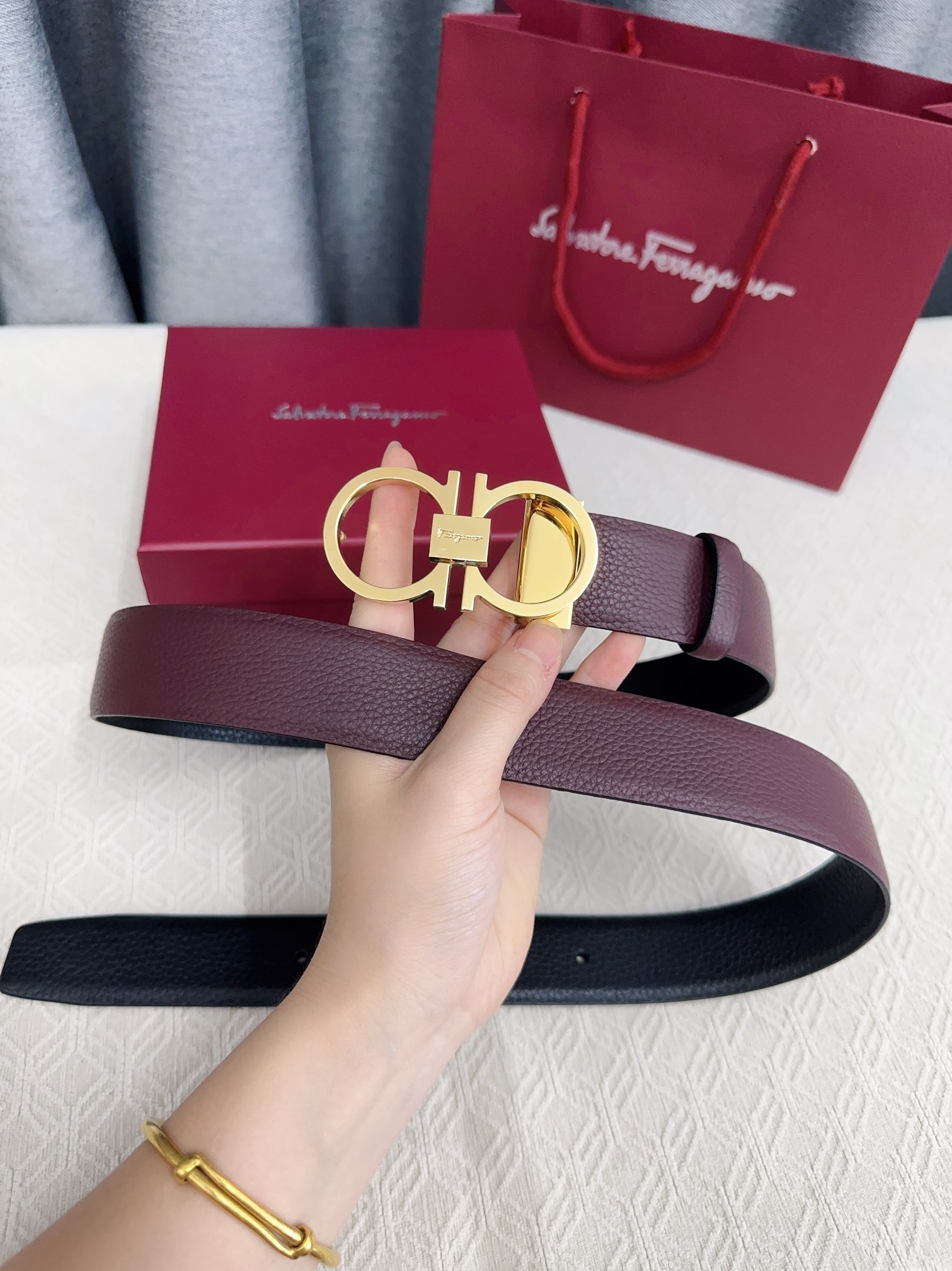 Stylish Feragamo Oxen Skin Belt with Chip Swipe Code for NFC Prototype. - 图片 3