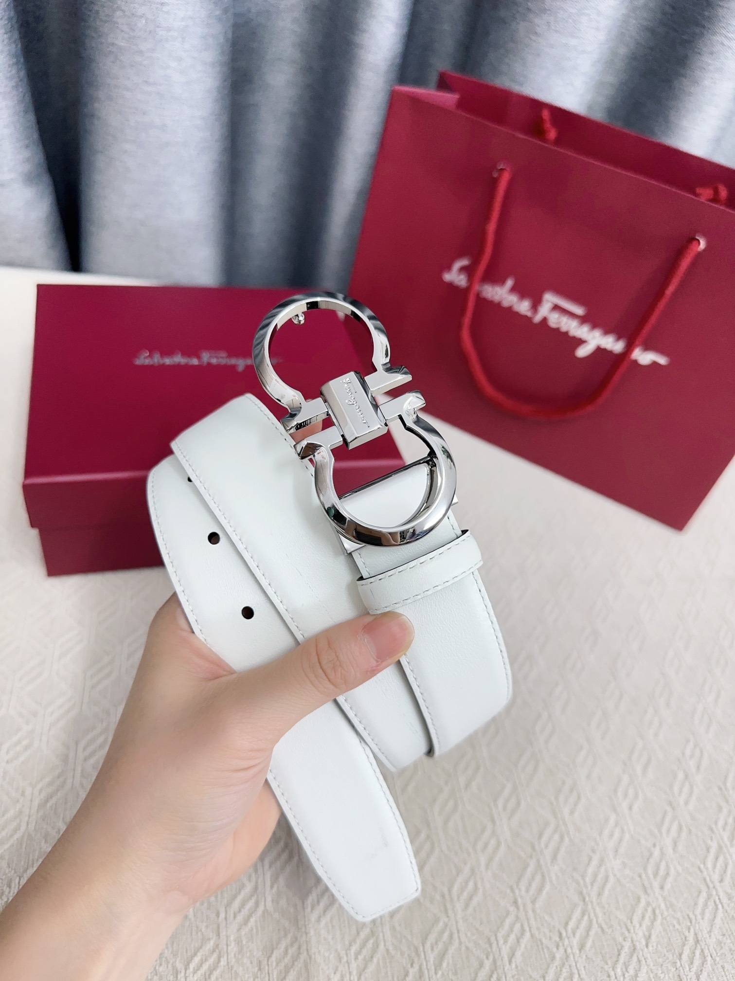 Luxury Oxen Skin Belt with NFC Chip Swipe Code for Fashionable City Style