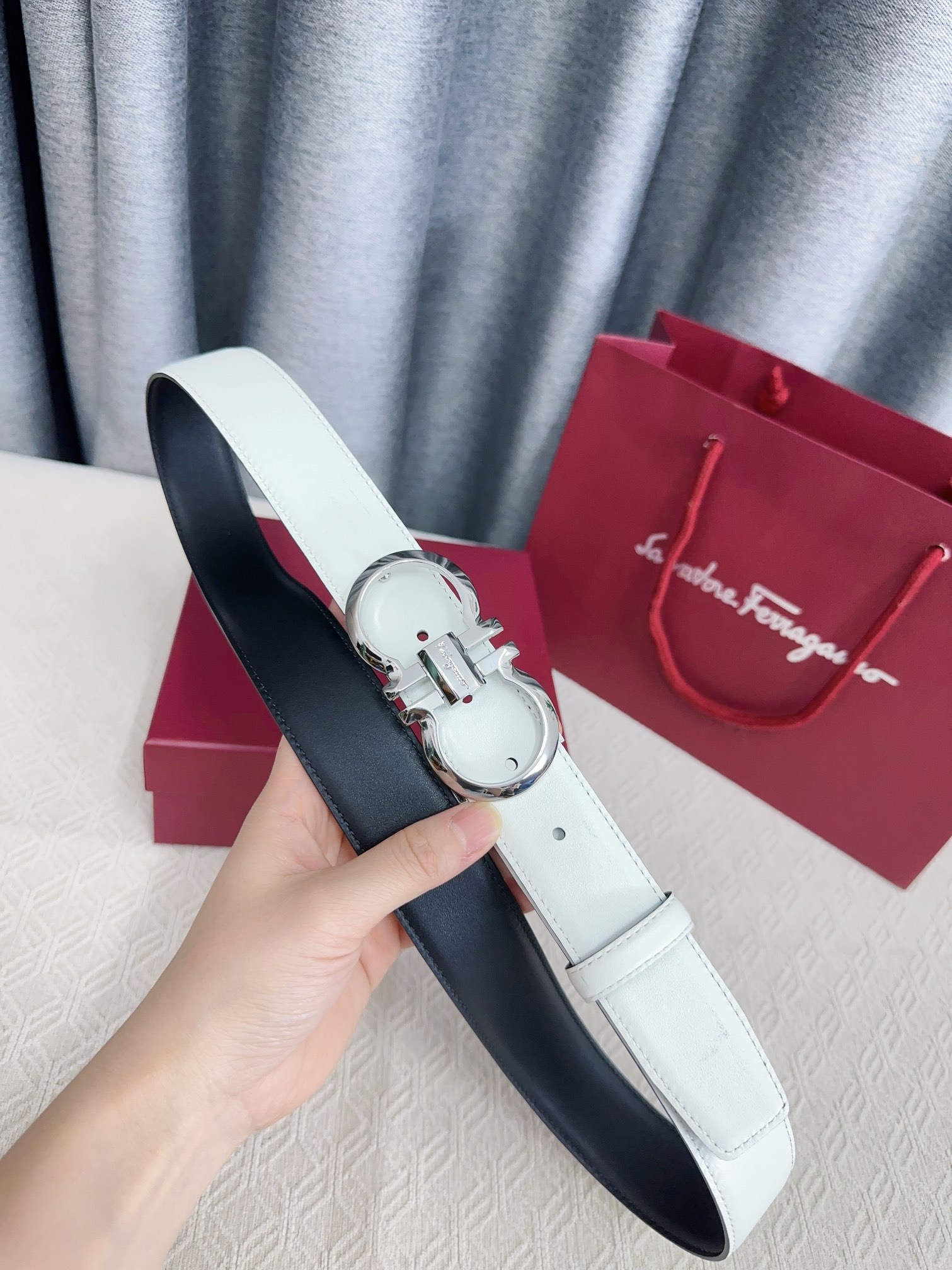 Luxury Oxen Skin Belt with NFC Chip Swipe Code for Fashionable City Style - 图片 2
