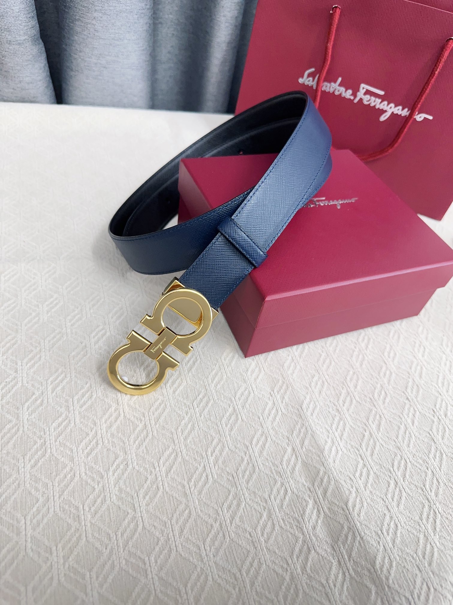 Luxury Oxen Skin Belt with NFC Prototype Chip Sensorium for Fashionable City Dwellers. - 图片 5