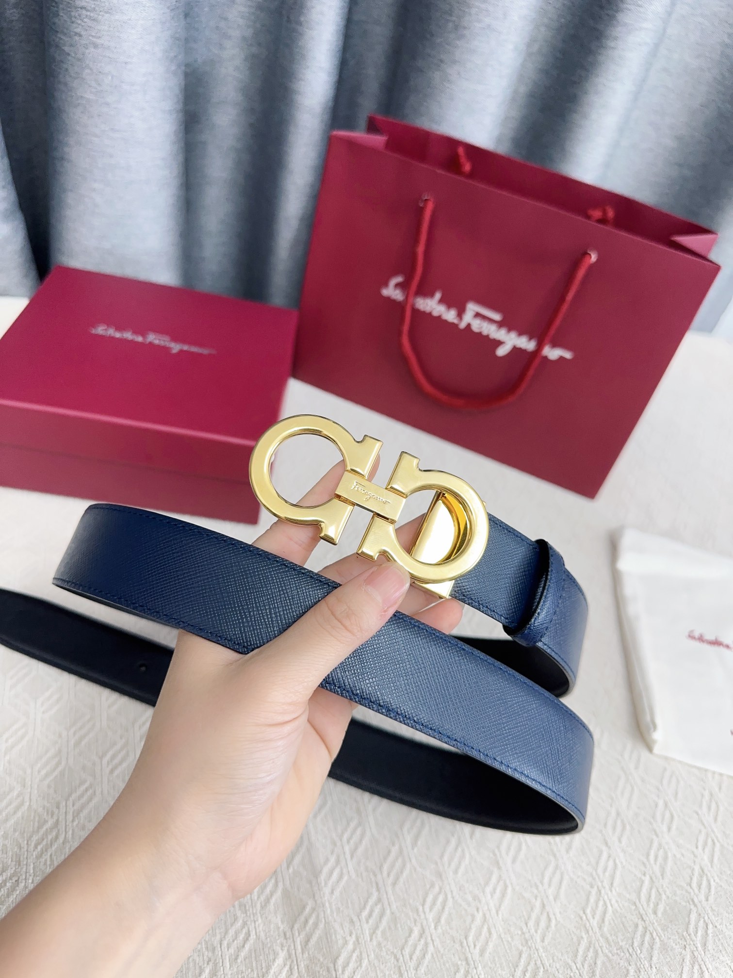 Luxury Oxen Skin Belt with NFC Prototype Chip Sensorium for Fashionable City Dwellers. - 图片 3