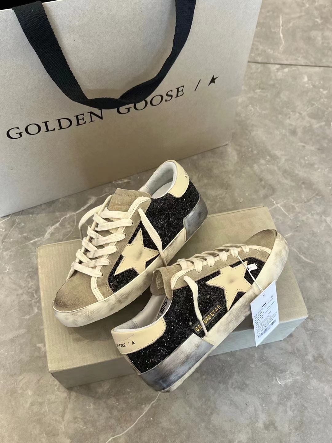 Where Can I Find
 Golden Goose Skateboard Shoes Single Layer Gold Red White Yellow Unisex Cowhide Frosted Fall/Winter Collection