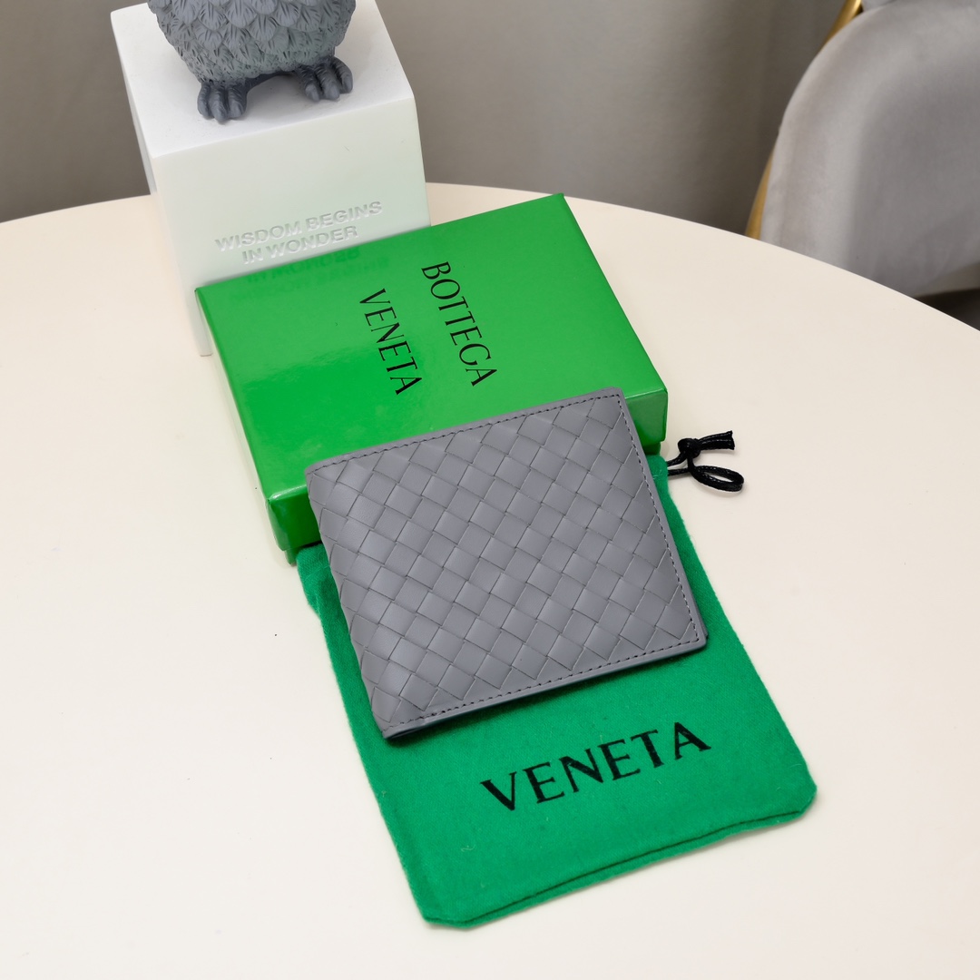 Bottega Veneta 小格 牛皮 短夹 8卡位 2纸币隔层