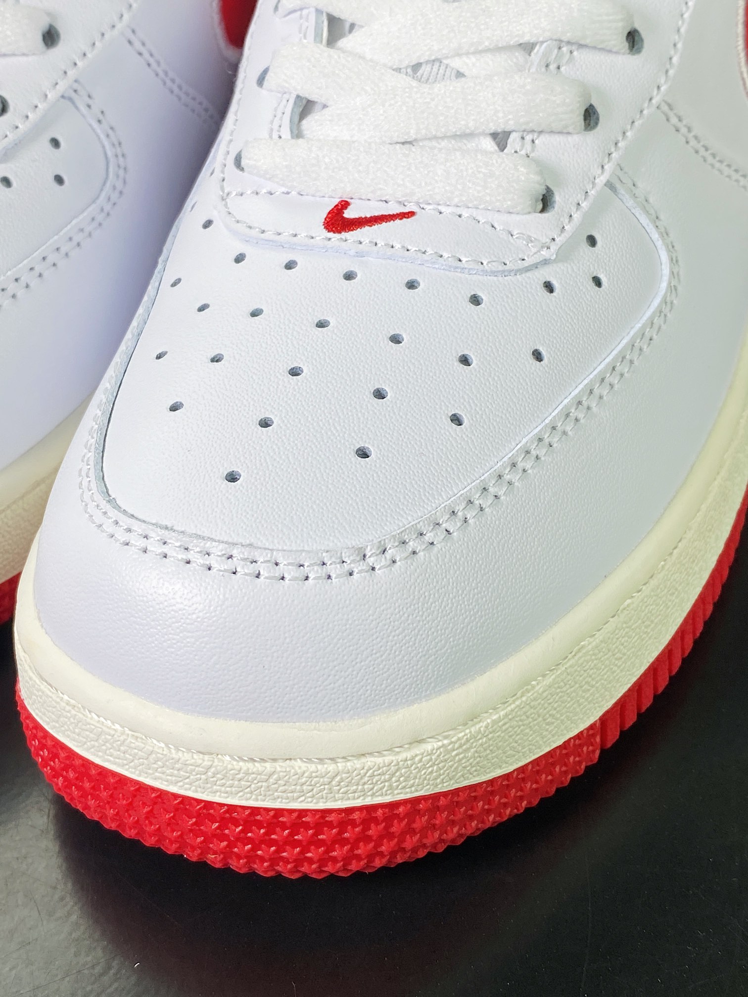 Air Force 1'07 Low”White University Red” Air Force One Sneakers ”Leather White University Red Embroidered Hook” FV0392-101