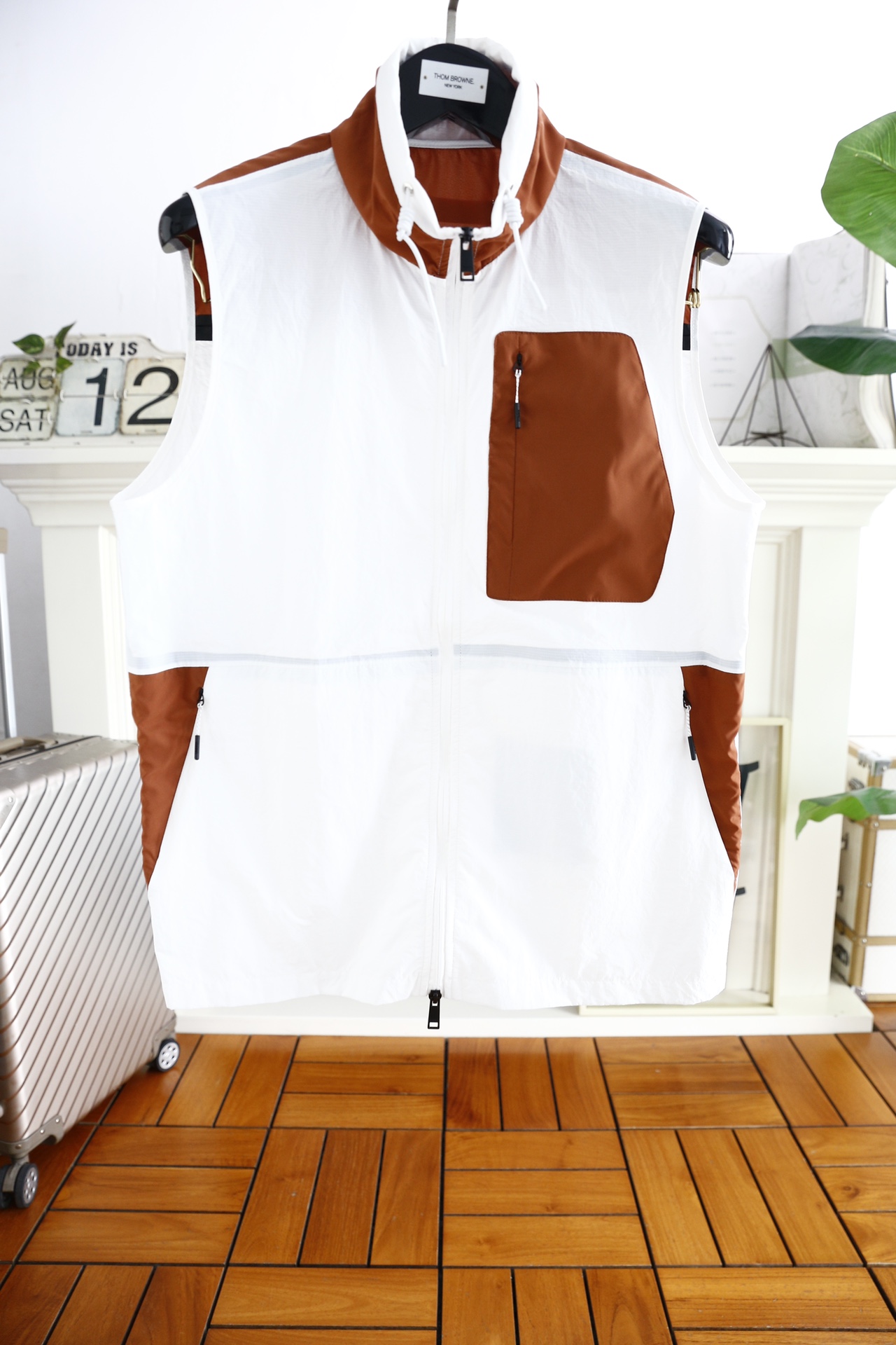 NO:136471,Jenny*/Zegn*. Ss Early Fall Latest Men's Casual Vest!  Customized original hardware, luxurious classic elements design, customized fabrics for customer counters, soft and elastic, comfortable to wear, business and casual styles, versatile styles suitable for all occasions, and anyone can easily control them!  Counter size 48-56, shipped the next day!  ,zegna,alexander wang19860909杰尼*/Zegn*. ss早秋最新男士休闲马甲！定制原版五金、奢华经典元素设计客供专柜定制面料、柔软有弹力穿着舒适,商务休闲兼备款,款式百搭适合各种场合 ,任何人都可以轻松驾驭！专柜尺码48-56,隔天出货！,,zegna,alexander wang,Men's clothing