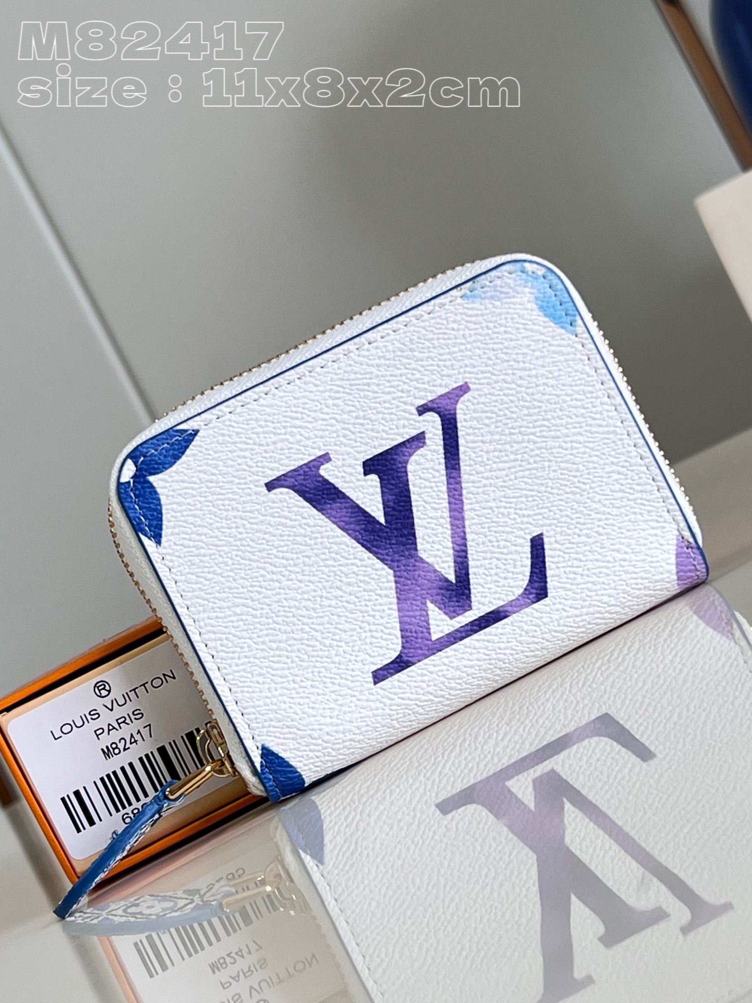 NO:400611,【Exclusive real photo M82417】This new special edition zippy zipper coin wallet in Resort series is made of coated canvas and is decorated with extra-large Monogram pattern. After opening it, it will be presented with a matching leather lining decorated with Monogram floral pattern. This square coin wallet is small in size, but it has enough room to hold business cards, banknotes and change. size11x8.5x2cm (length x height x width) C.240, LV [original leather], louis vuitton19860909【独家实拍 M82417】這款Resort系列全新特別版zippy拉鏈零錢包選用塗層帆布製造,並綴有特大Monogram圖案,打開後即呈現飾有Monogram花卉圖案的相配皮革襯裡.這款方形零錢包尺寸小巧,卻有足夠空間裝放名片、紙幣和零錢.size11x8.5x2cm (長度 x 高度 x 闊度) C.240,LV【原厂皮】,louis vuitton,Bag