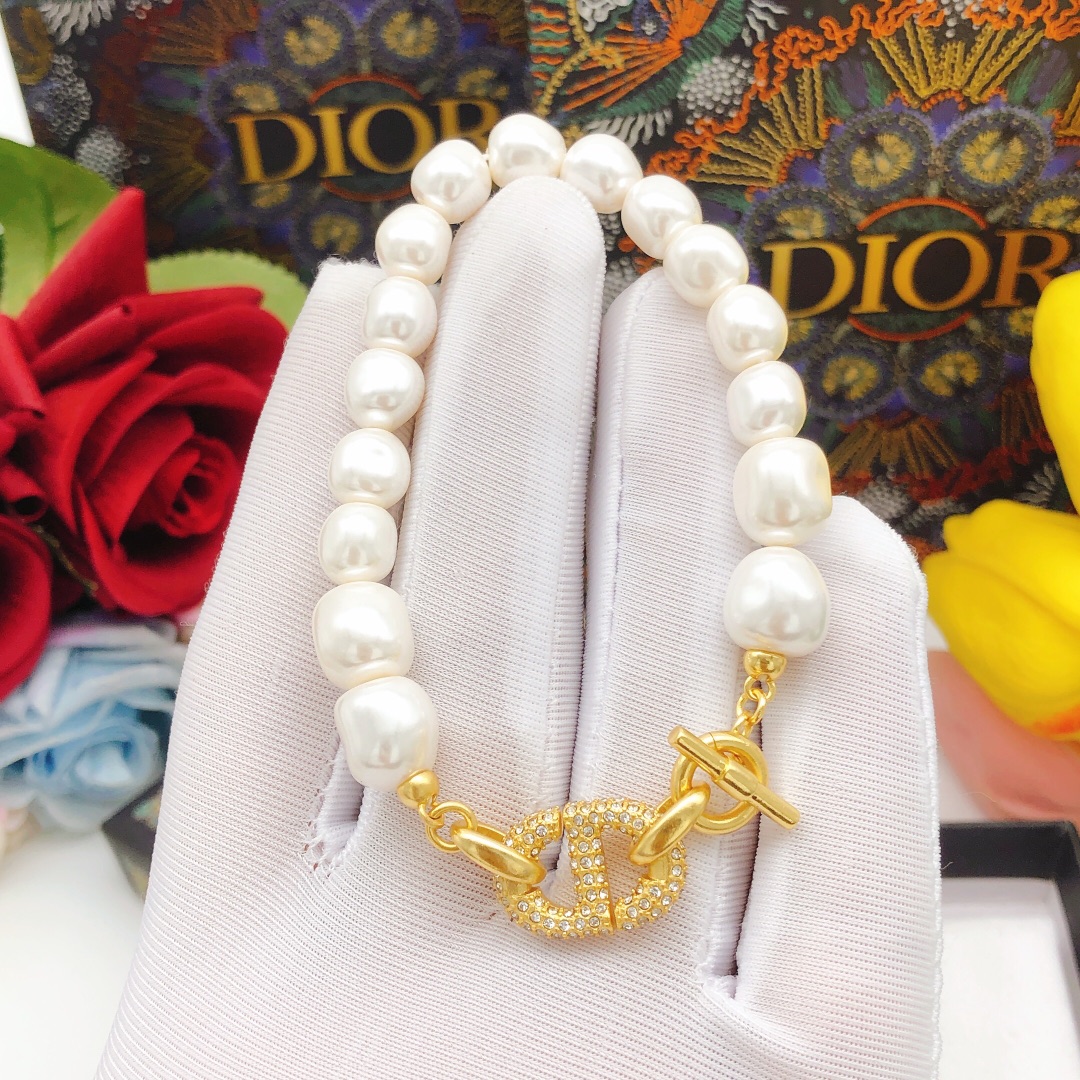 编号DSL0019
 【dio*最新款🆕🆕珍珠手链猪鼻子镶钻】一致专柜🆕黄铜材质