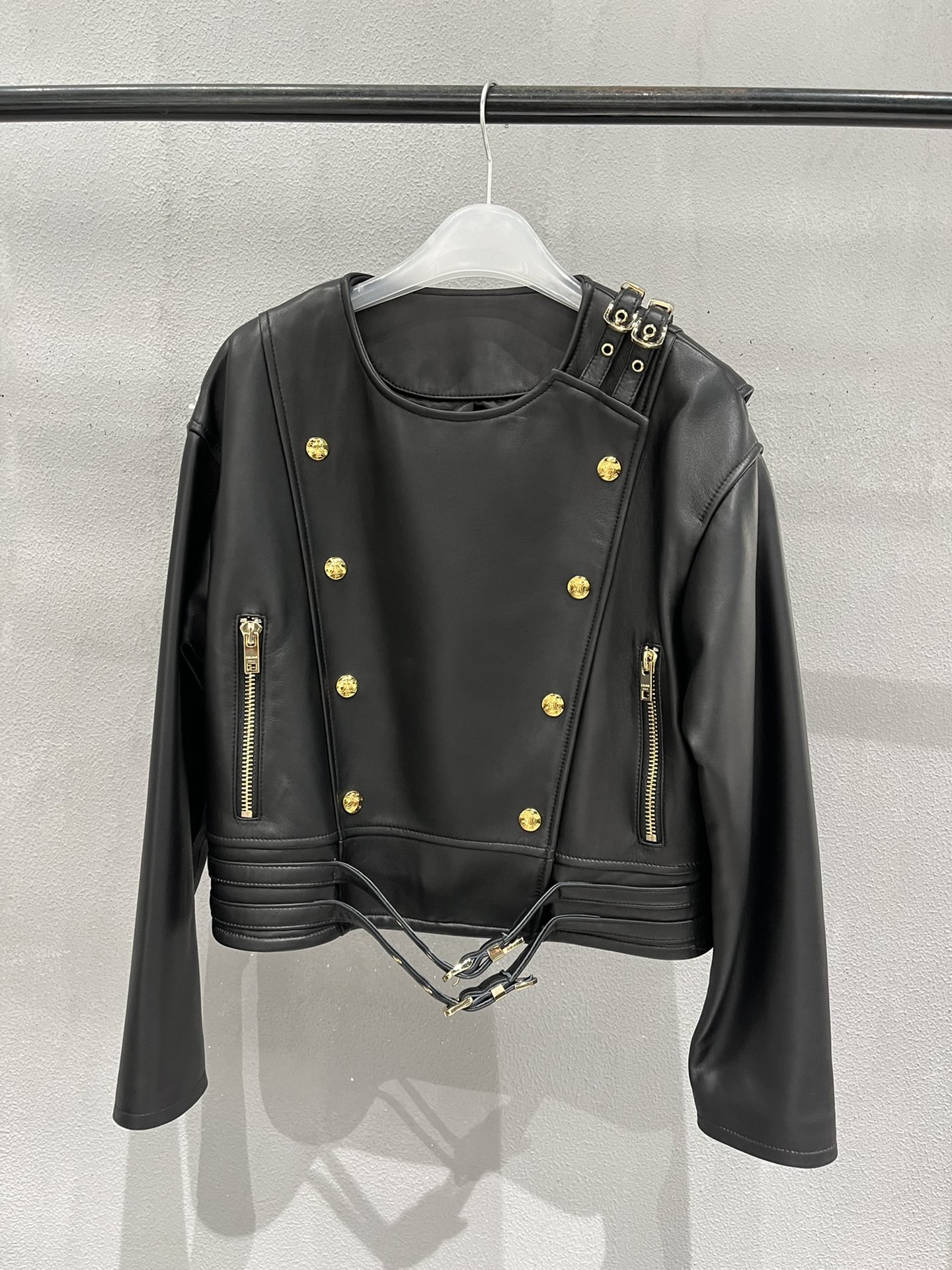 NO:742637,Celine wide sheepskin motorcycle, cool design, original hardware and lining, Celine-clothing, celine, celine, sheepskin,19860909Celine阔版羊皮机车,很酷的设计,原版五金和里布,赛琳-服装,celine,celine,sheepskin,,Women's clothing